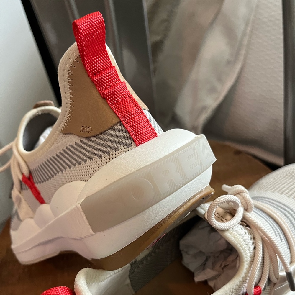 WOMEN'S EXPLORER™ DEFY LOW SNEAKER